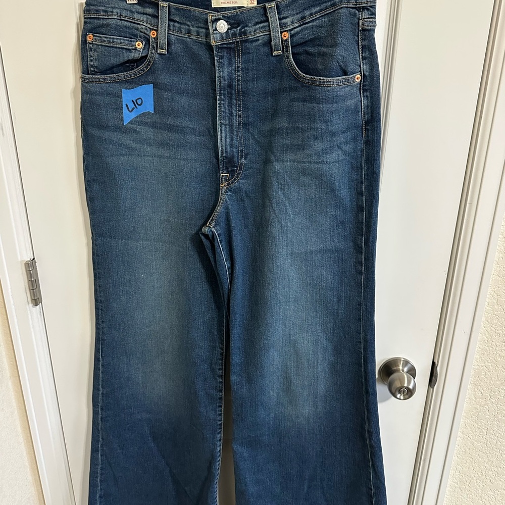 Levi's Women's High Rise Ribcage Bell jeans
